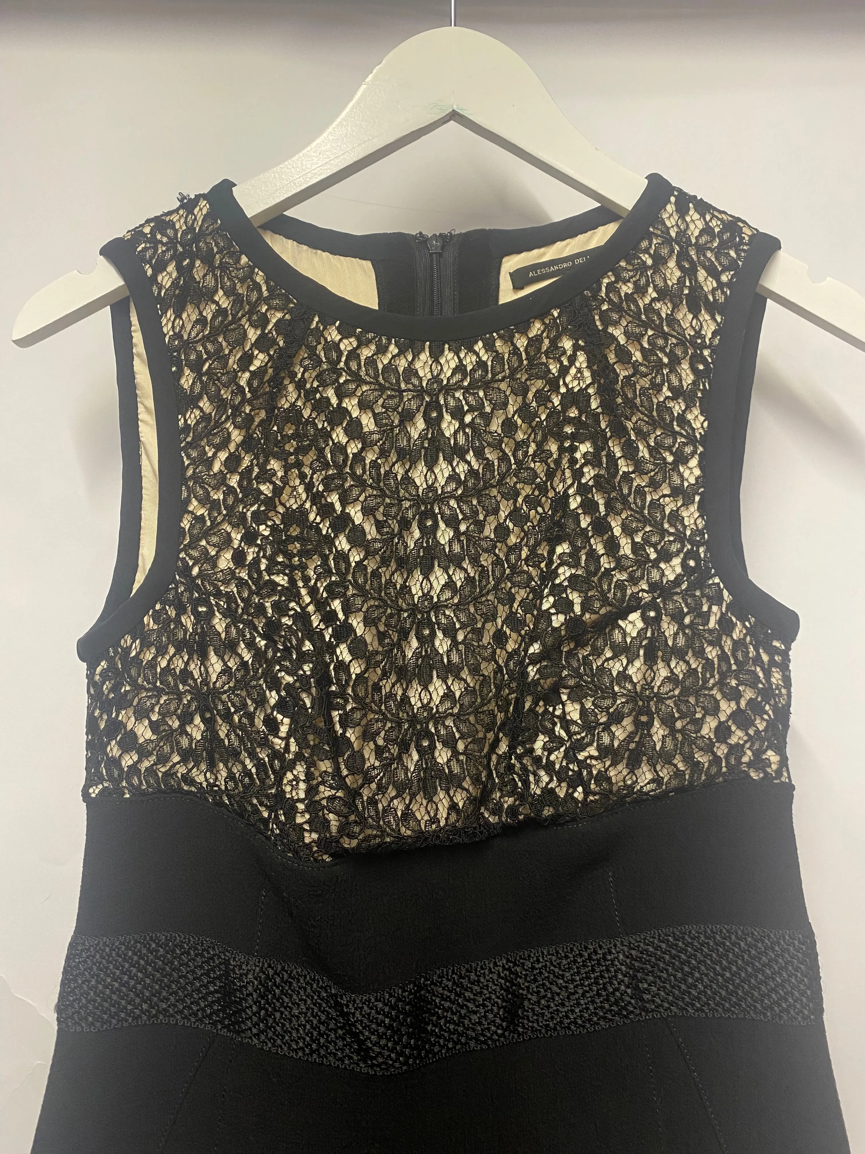 Allesandro Dell'acqua Black Lace Overlay Sleeveless Sheath Dress 14