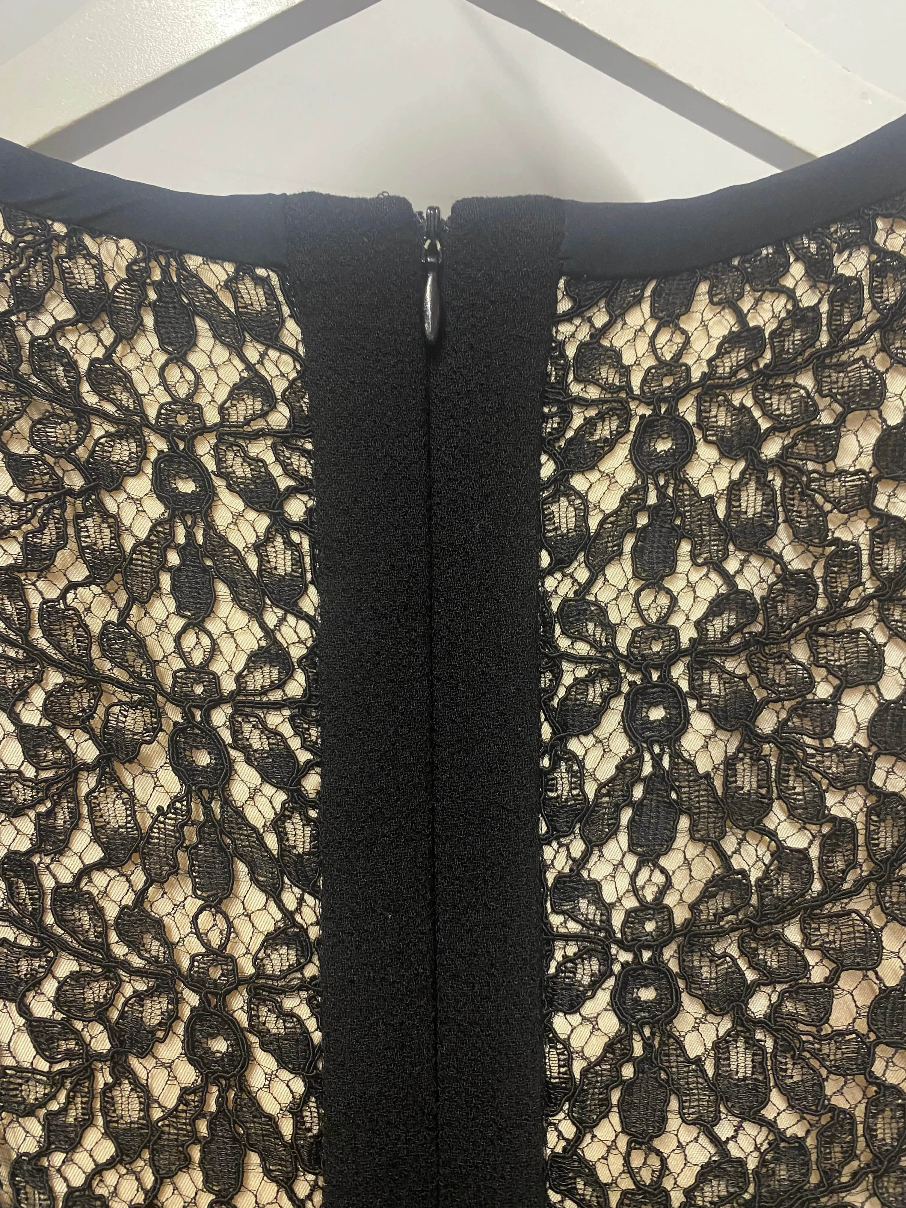 Allesandro Dell'acqua Black Lace Overlay Sleeveless Sheath Dress 14